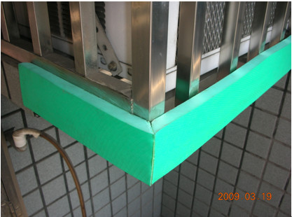 窗型冷氣支撐架使用綠色十全龍背膠保溫板防撞